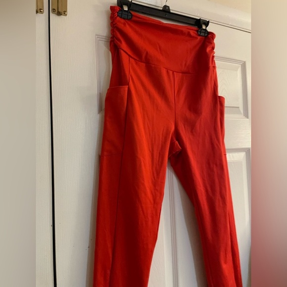 Peace Love World Vibrant Red Leggings with pockets medium tall - Picture 5 of 7